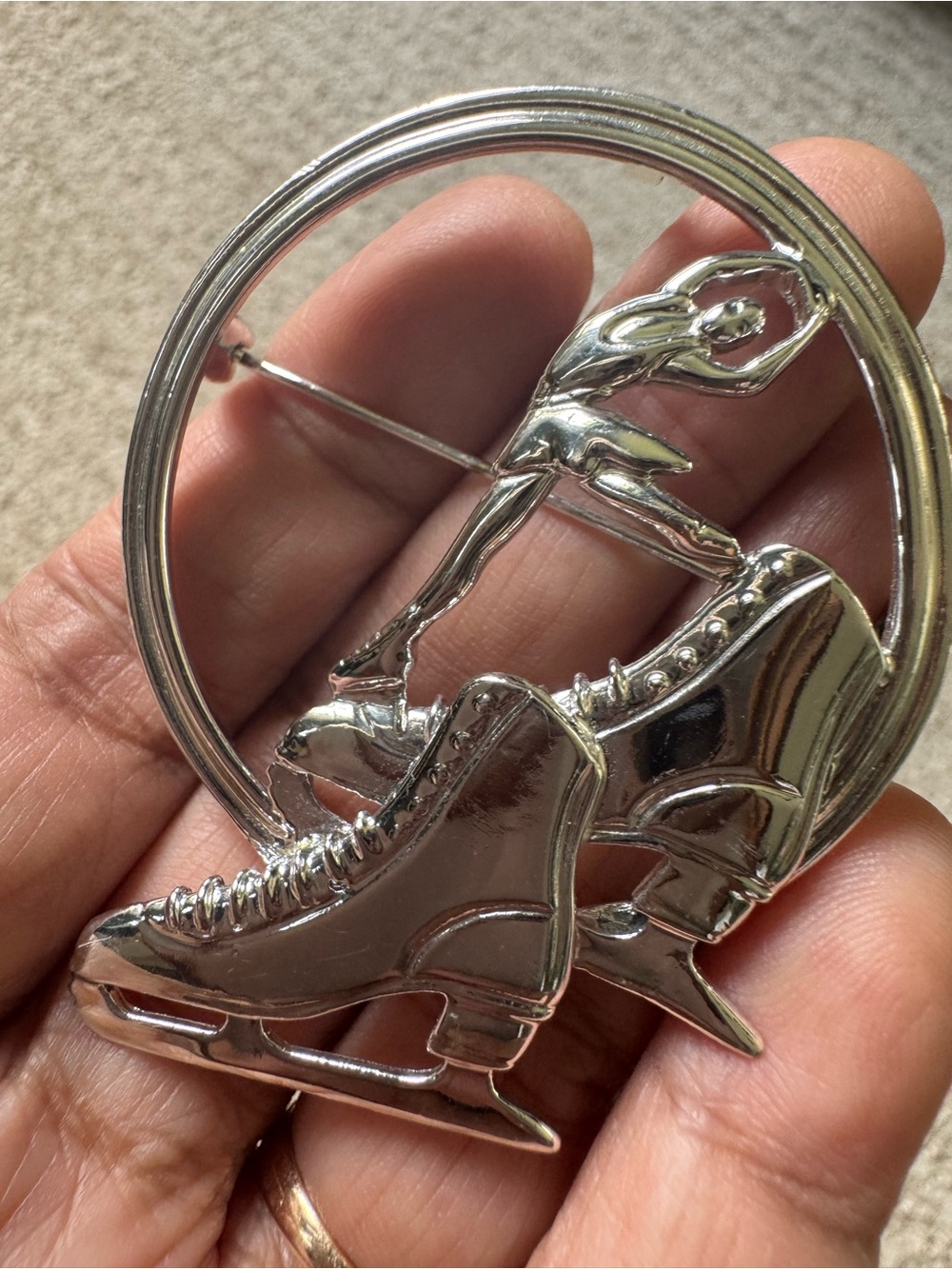 Silver Tone Ice Skate Brooch Pin - Unbranded Skater Gift Collectible